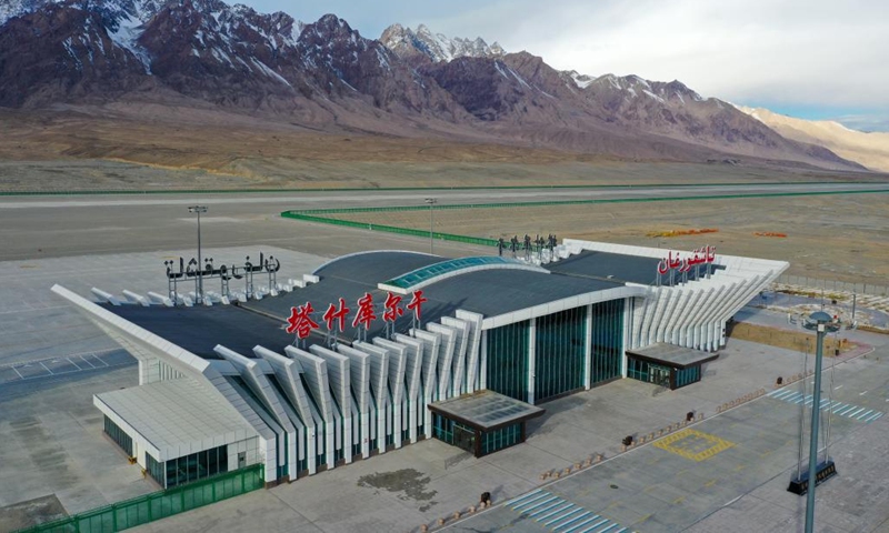 This aerial photo taken on Dec. 19, 2022 shows a new super-high plateau airport at Taxkorgan Tajik Autonomous County, northwest China's Xinjiang Uygur Autonomous Region.(Photo: Xinhua)