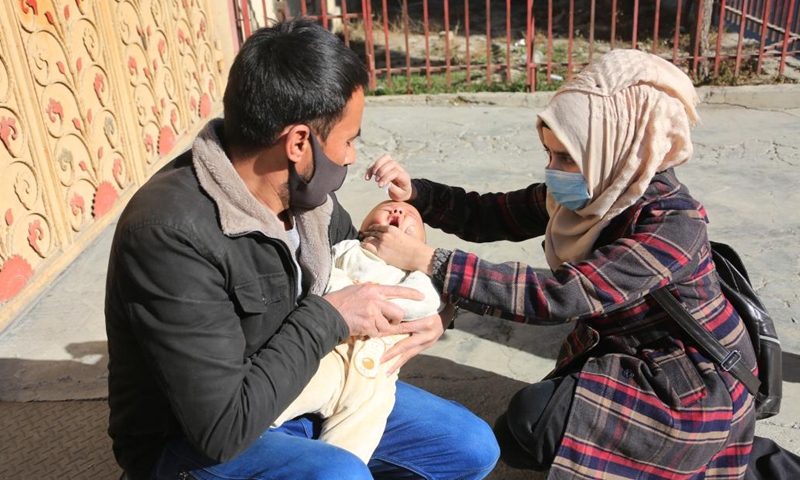 A health worker gives a dose of the polio vaccine to a child during a vaccination campaign against polio in Kabul, Afghanistan, Dec. 21, 2022. Afghanistan's Ministry of Public Health has launched a campaign to vaccinate around 7 million children under five against polio, said a statement released by the ministry on Tuesday.(Photo: Xinhua)
