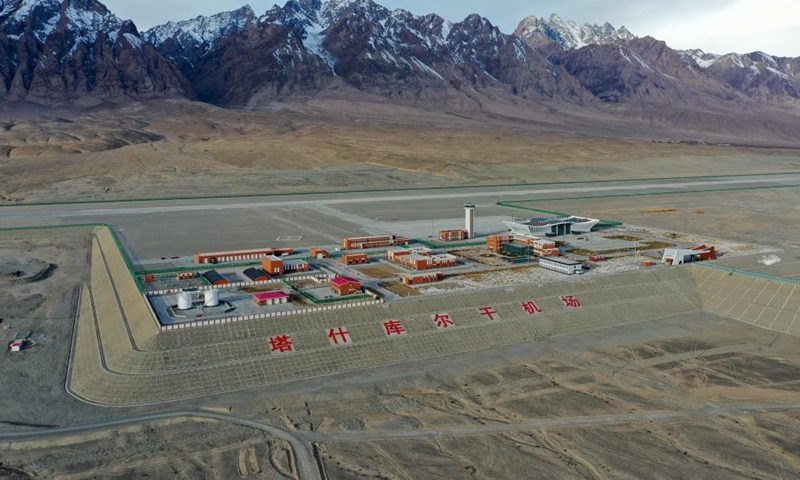 This aerial photo taken on Dec. 19, 2022 shows a new super-high plateau airport at Taxkorgan Tajik Autonomous County, northwest China's Xinjiang Uygur Autonomous Region. A new super-high plateau airport will be inaugurated here on Friday, according to the Xinjiang branch company of China Southern Airlines Co., Ltd.(Photo: Xinhua)