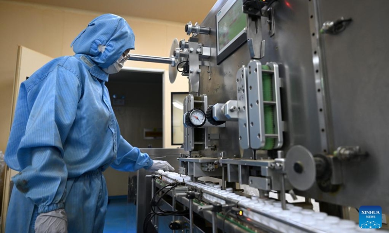 A worker works at a pharmaceutical company in north China's Tianjin, Dec. 24, 2022. Pharmaceutical production lines in Tianjin are running at full capacity, increasing the market supply of medicine for COVID-19 symptoms. (Xinhua/Zhao Zishuo)