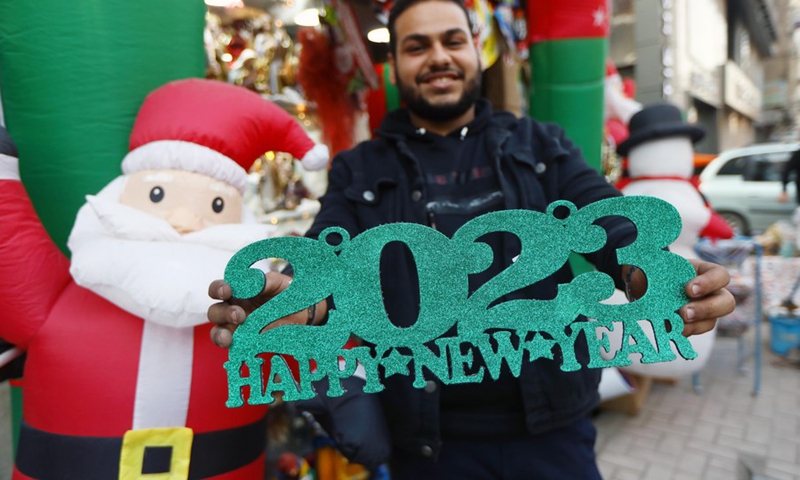 A man shows a 2023 sign in Cairo, Egypt, Dec. 27, 2022.(Photo: Xinhua)