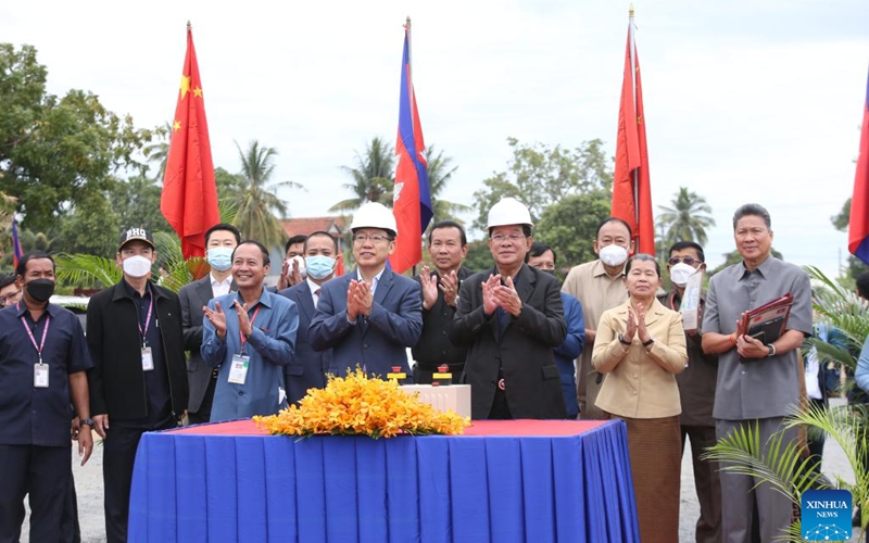 Cambodian Prime Minister Samdech Techo Hun Sen and Chinese Ambassador to Cambodia Wang Wentian attend a groundbreaking ceremony for the construction of a China-funded bridge in Kratie province, Cambodia on Jan. 2, 2023. Cambodia on Monday broke ground for the construction of a bridge across the Mekong River here in the country's northeastern part, with funds from China. (Photo by Ly Lay/Xinhua)