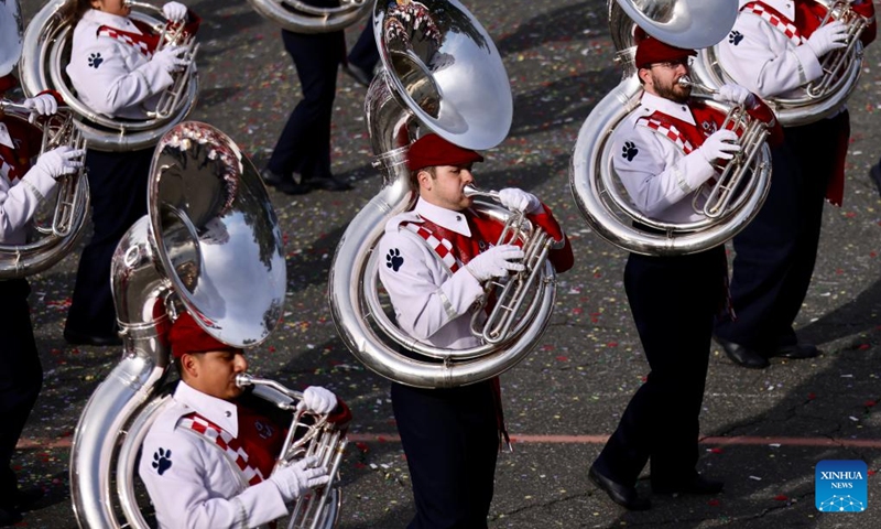 Members of a marching band perform along Colorado Boulevard during the 134th Rose Parade in Pasadena, California, the United States, on Jan. 2, 2023. Tens of thousands of people lined the streets Monday to watch the 134th Rose Parade, the most famous annual celebration event for the New Year in Southern California. Photo: Xinhua