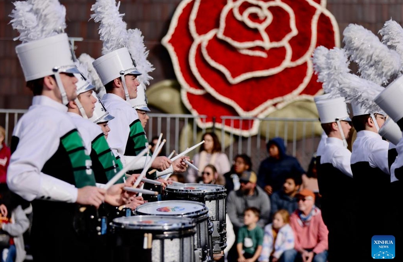 Members of a marching band perform along Colorado Boulevard during the 134th Rose Parade in Pasadena, California, the United States, on Jan. 2, 2023. Tens of thousands of people lined the streets Monday to watch the 134th Rose Parade, the most famous annual celebration event for the New Year in Southern California. Photo: Xinhua