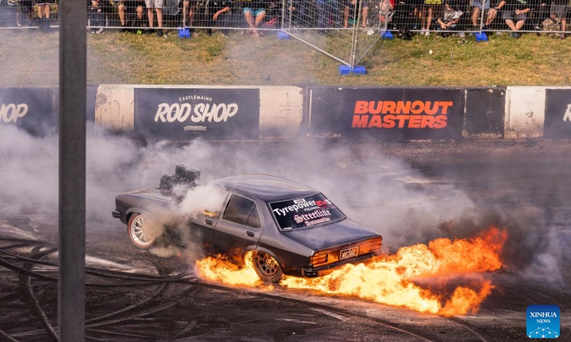 A car does a burnout during the Summernats car festival at the Exhibition Park in Canberra, Australia, Jan. 5, 2023. The 35th Summernats car festival kicked off here on Thursday.(Photo: Xinhua)