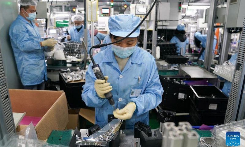 Employees work at an automobile lighting company in Nanchang, east China's Jiangxi Province, Jan. 4, 2023. With production lines humming and machines running in full swing, factories across China have resumed busy operations after the country's latest optimization of COVID-19 response and a series of measures to accelerate production resumption.(Photo: Xinhua)