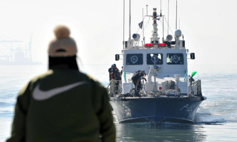 A boat carrying rescued fishermen from a capsized fishing boat is pictured at a port in Mokpo city, South Jeolla province, South Korea, on Feb. 5, 2023. Nine people went missing as a fishing boat capsized in the waters off southwestern South Korea, Yonhap news agency reported on Sunday. Photo: Xinhua