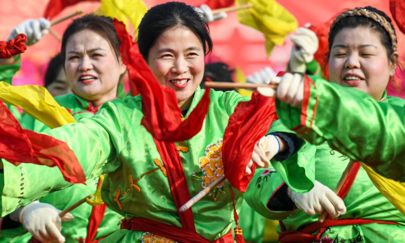 People perform traditional Yangge dance in Midong District in Urumqi, northwest China's Xinjiang Uygur Autonomous Region, Feb. 5, 2023. People celebrate the Lantern Festival, the 15th day of the first month of the Chinese lunar calendar, with various traditional customs across the country. Photo: Xinhua