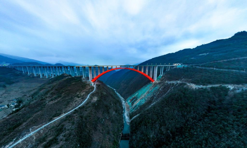 This aerial photo taken on Feb. 2, 2023 shows the Dafaqu grand bridge of Renhuai-Zunyi expressway in southwest China's Guizhou Province. Photo: Xinhua