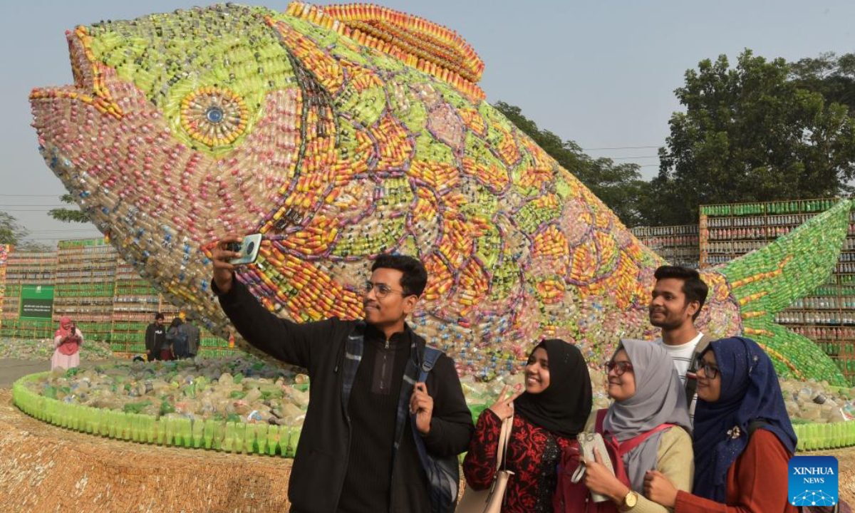 This photo taken on Jan 5, 2023 shows a fish-shaped installation made of empty plastic bottles and cigarette filters at an exhibition in Bangladeshi capital Dhaka. Photo:Xinhua