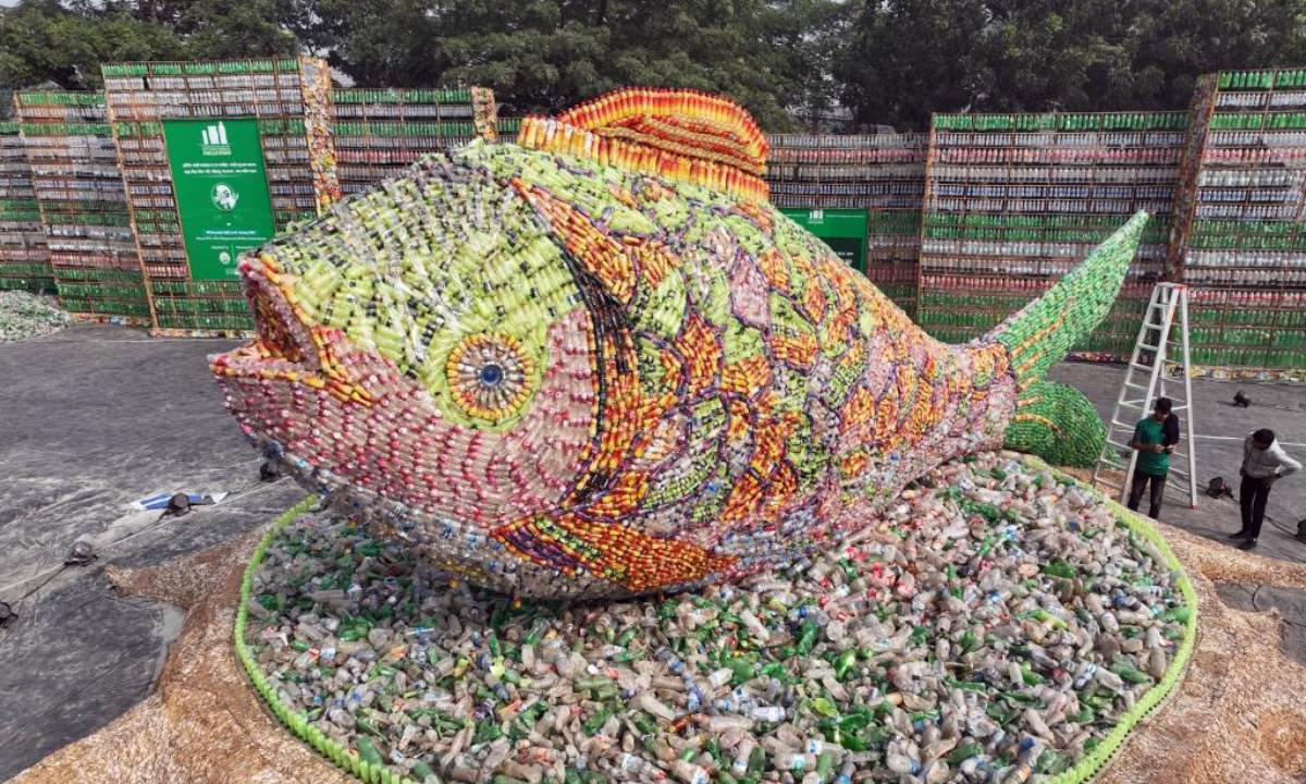 This photo taken on Jan 5, 2023 shows a fish-shaped installation made of empty plastic bottles and cigarette filters at an exhibition in Bangladeshi capital Dhaka. Photo:Xinhua