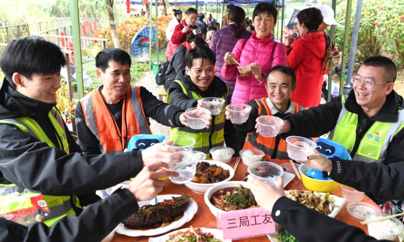 Construction workers and local residents have lunch together at a Lantern Festival celebration event jointly held by Songxiang Community and the First Company of the China Construction Third Engineering Bureau Co., Ltd. in Nanning, south China's Guangxi Zhuang Autonomous Region, Feb. 4, 2023. The Lantern Festival, the 15th day of the first month of the Chinese lunar calendar, falls on Feb. 5 this year. Photo: Xinhua