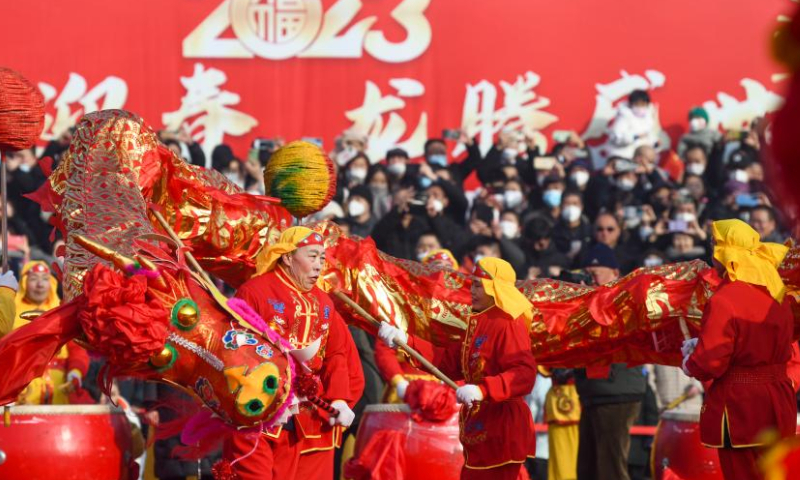 People perform dragon dance in Midong District in Urumqi, northwest China's Xinjiang Uygur Autonomous Region, Feb. 5, 2023. People celebrate the Lantern Festival, the 15th day of the first month of the Chinese lunar calendar, with various traditional customs across the country. Photo: Xinhua