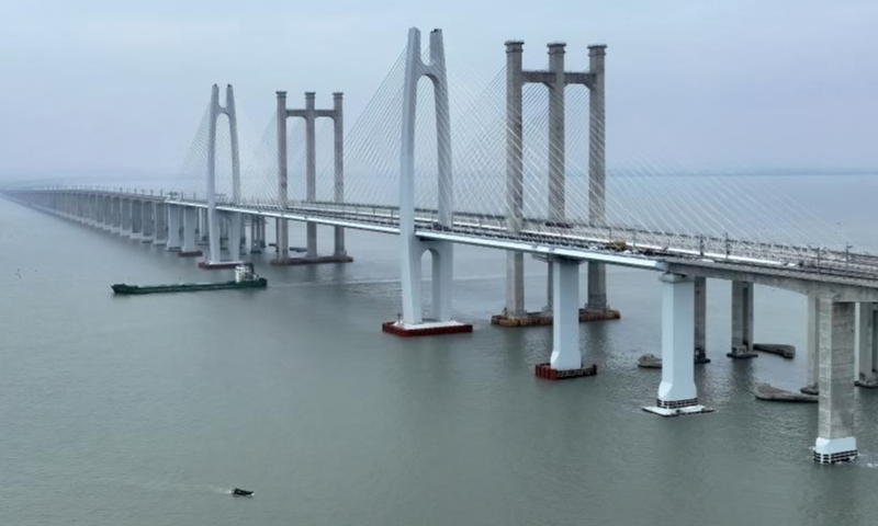 This photo taken on Feb. 4, 2023 shows the Quanzhou Bay cross-sea bridge, a part of the Fuzhou-Xiamen high-speed railway, in southeast China's Fujian Province. Photo: Xinhua