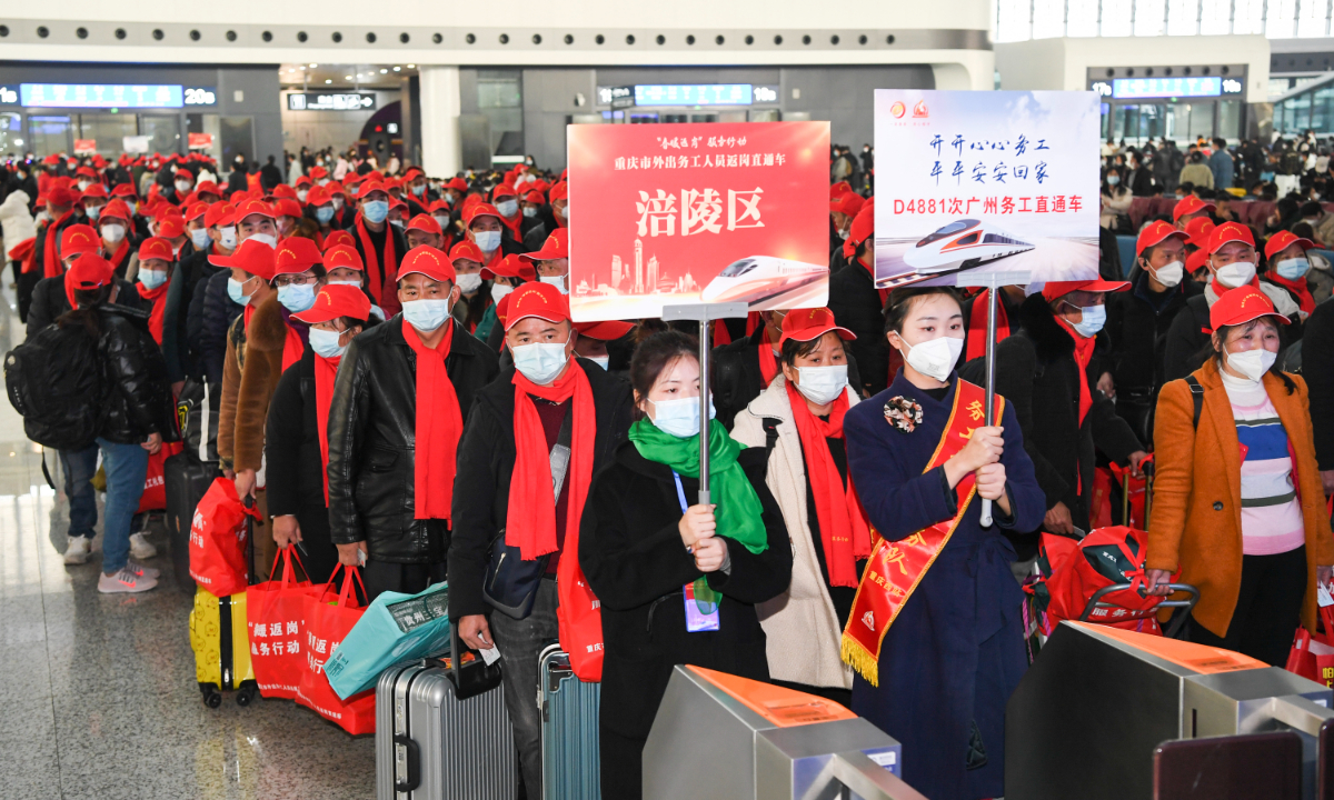 Workers wait at a train station in Chongqing on January 30, 2023 for the train to take them to work in Guangzhou. This is the first chartered train this year that brings workers from Chongqing to work in other places of the country. Photo: Xinhua News Agency