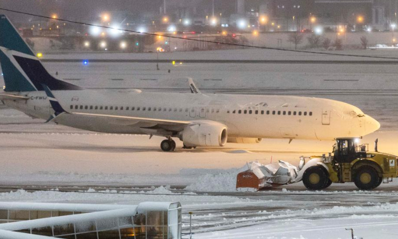 A snow plow clears snow at Toronto Pearson International Airport in Mississauga, the Greater Toronto Area, Canada, on Jan. 25, 2023. Photo: Xinhua