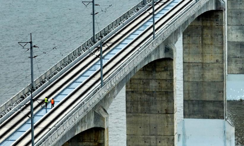 This photo taken on Feb. 4, 2023 shows the Quanzhou Bay cross-sea bridge, a part of the Fuzhou-Xiamen high-speed railway, in southeast China's Fujian Province. Photo: Xinhua