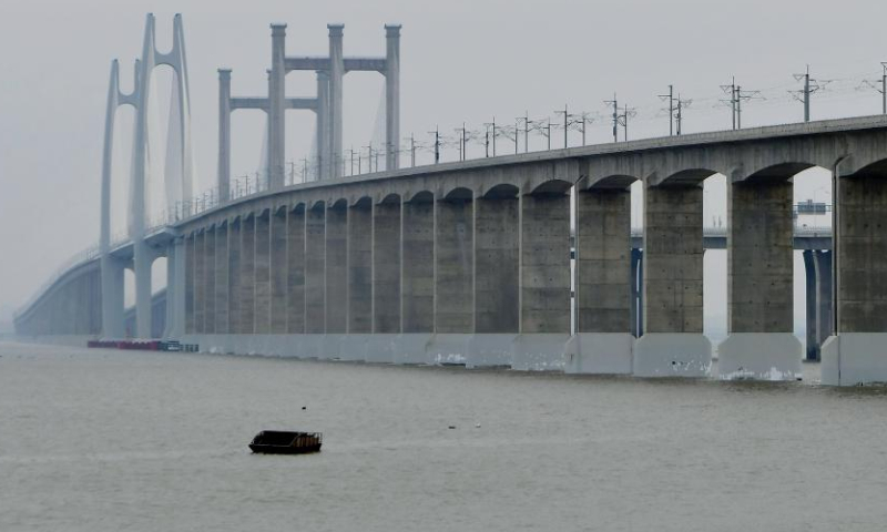 This photo taken on Feb. 4, 2023 shows the Quanzhou Bay cross-sea bridge, a part of the Fuzhou-Xiamen high-speed railway, in southeast China's Fujian Province. Photo: Xinhua