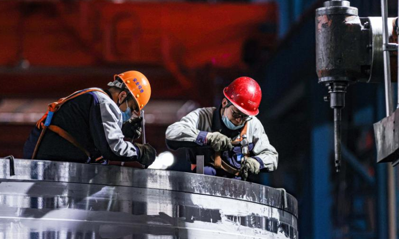 Workers process a machine component at a workshop of Northern Heavy Industries Group Co., Ltd. in Shenyang, northeast China's Liaoning Province, Jan. 13, 2023. Photo: Xinhua