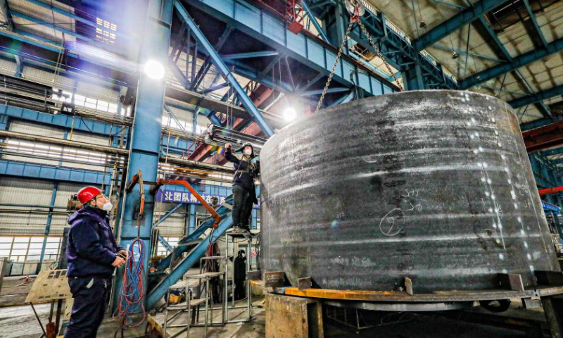 Workers process a machine component at a workshop of Northern Heavy Industries Group Co., Ltd. in Shenyang, northeast China's Liaoning Province, Jan. 13, 2023. Photo: Xinhua