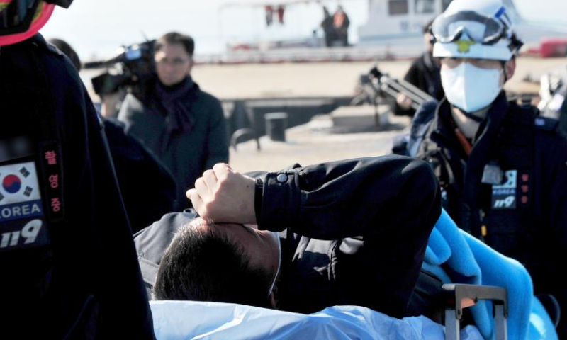 A rescued fisherman from a capsized fishing boat is being transferred to hospital at a port in Mokpo city, South Jeolla province, South Korea, on Feb. 5, 2023. Nine people went missing as a fishing boat capsized in the waters off southwestern South Korea, Yonhap news agency reported on Sunday. Photo: Xinhua