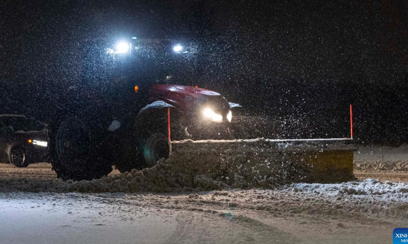 A snow plow clears snow on a street during a snowfall in Mississauga, the Greater Toronto Area, Canada, on Jan. 25, 2023. Photo: Xinhua