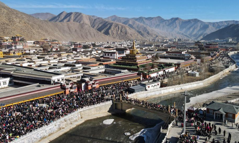 This aerial photo taken on Feb. 3, 2023 shows the sunning of the Buddha ceremony at the Labrang Monastery in Xiahe County, northwest China's Gansu Province. Photo: Xinhua