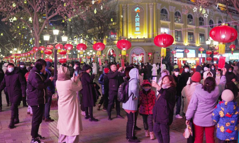 Tourists and citizens guess lantern riddles on the Central Street in Harbin, northeast China's Heilongjiang Province, Feb. 4, 2023. The Lantern Festival, the 15th day of the first month of the Chinese lunar calendar, falls on Feb. 5 this year. Various folk cultural activities were held across the country to welcome the upcoming festival. Photo: Xinhua