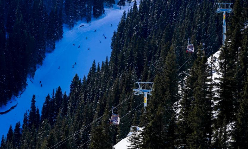 Skiers and snowboarders hit the slopes at a ski resort on the suburbs of Urumqi, northwest China's Xinjiang Uygur Autonomous Region, Jan. 25, 2023. Photo: Xinhua