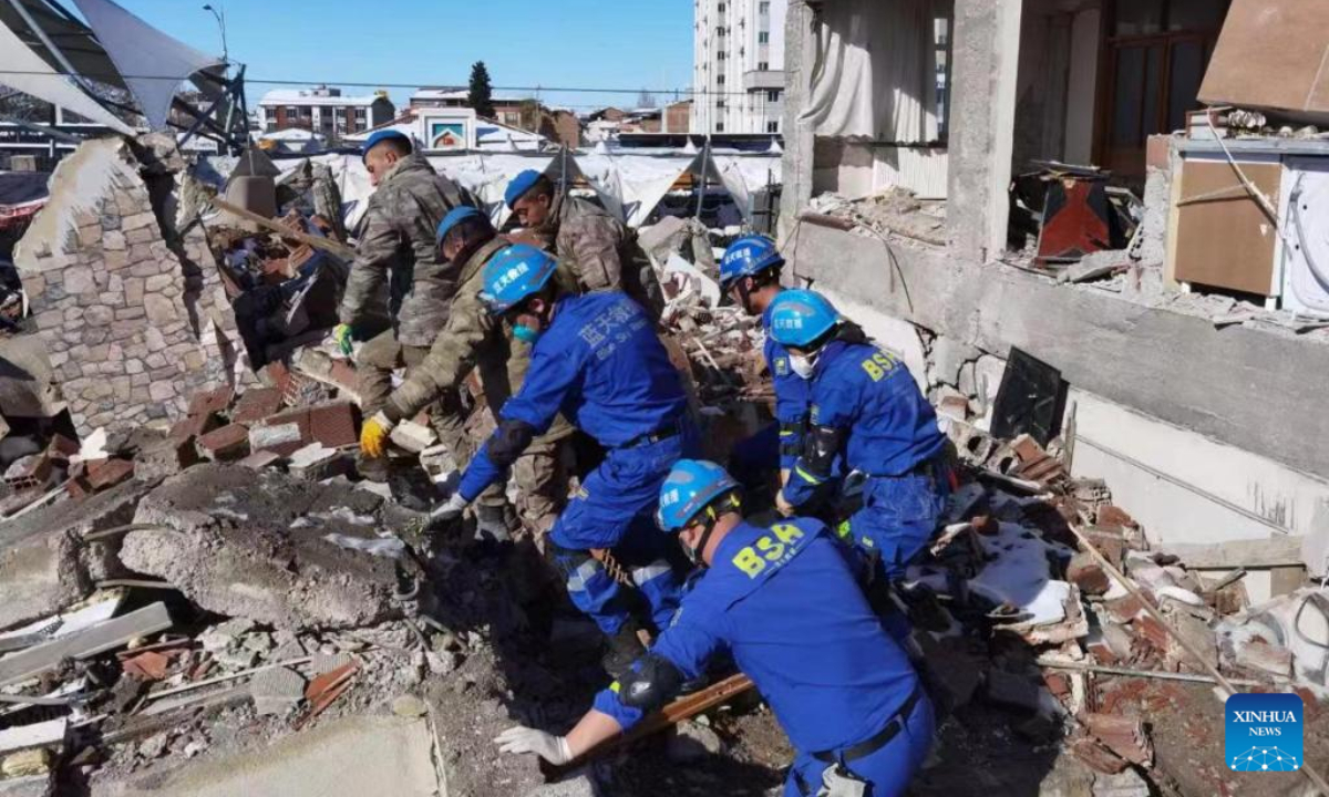 Members from the Blue Sky Rescue Team conduct rescue work in the Malatya province, Türkiye, Feb 10, 2023. Members from the Blue Sky Rescue Team, a Chinese civil relief squad, started to help save trapped people in the Malatya province after they arrived in Türkiye early Thursday. Photo:Xinhua