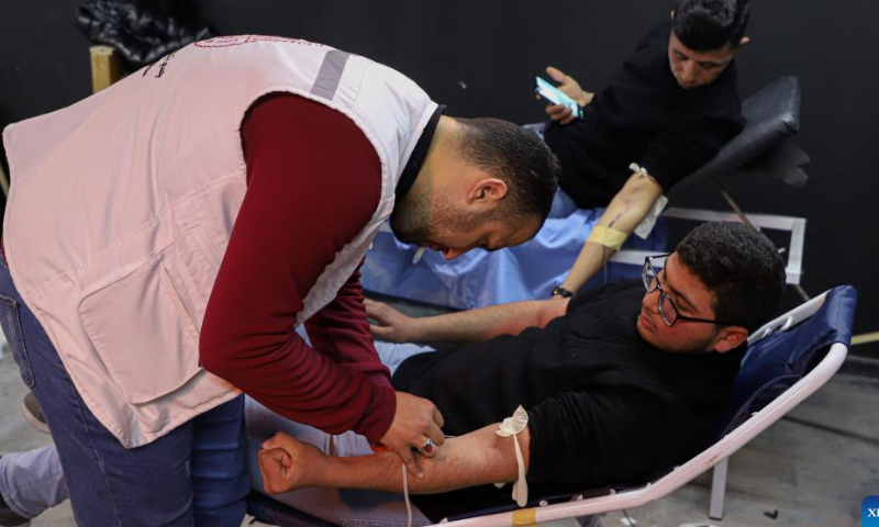 A Palestinian donates blood to help those who were injured in earthquakes in Türkiye and Syria, in Gaza City, Feb. 12, 2023. Photo: Xinhua