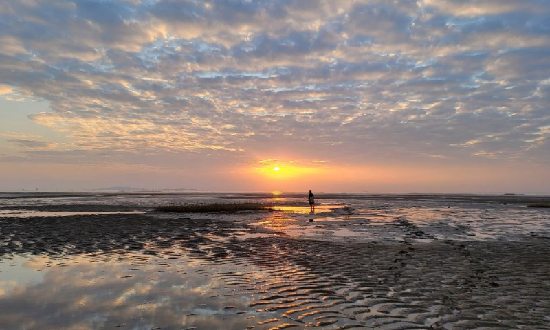 This photo taken on Feb. 1, 2023 with a mobile phone shows the scenery of the beach of Weitou Bay in Jinjiang, southeast China's Fujian Province. Photo: Xinhua