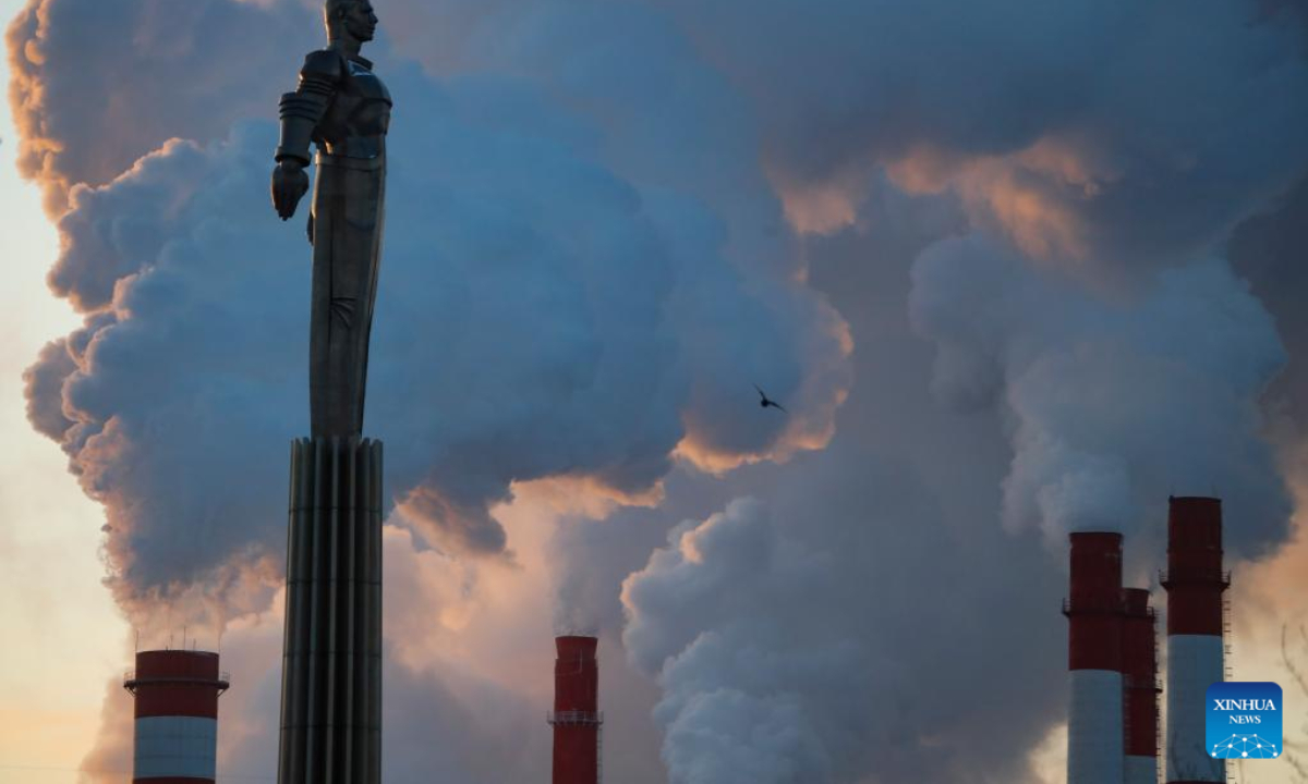 Steam from a power plant rises above a monument to Soviet cosmonaut Yuri Gagarin in Moscow, Russia, Jan 6, 2023. Photo:Xinhua