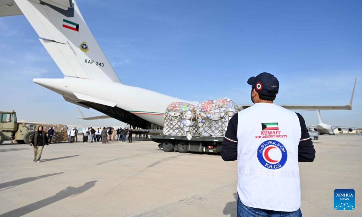 Staff members load supplies provided by Kuwait as humanitarian aid into a plane at Kuwait International Airport in Farwaniya Governorate, Kuwait, Feb 9, 2023. Photo:Xinhua