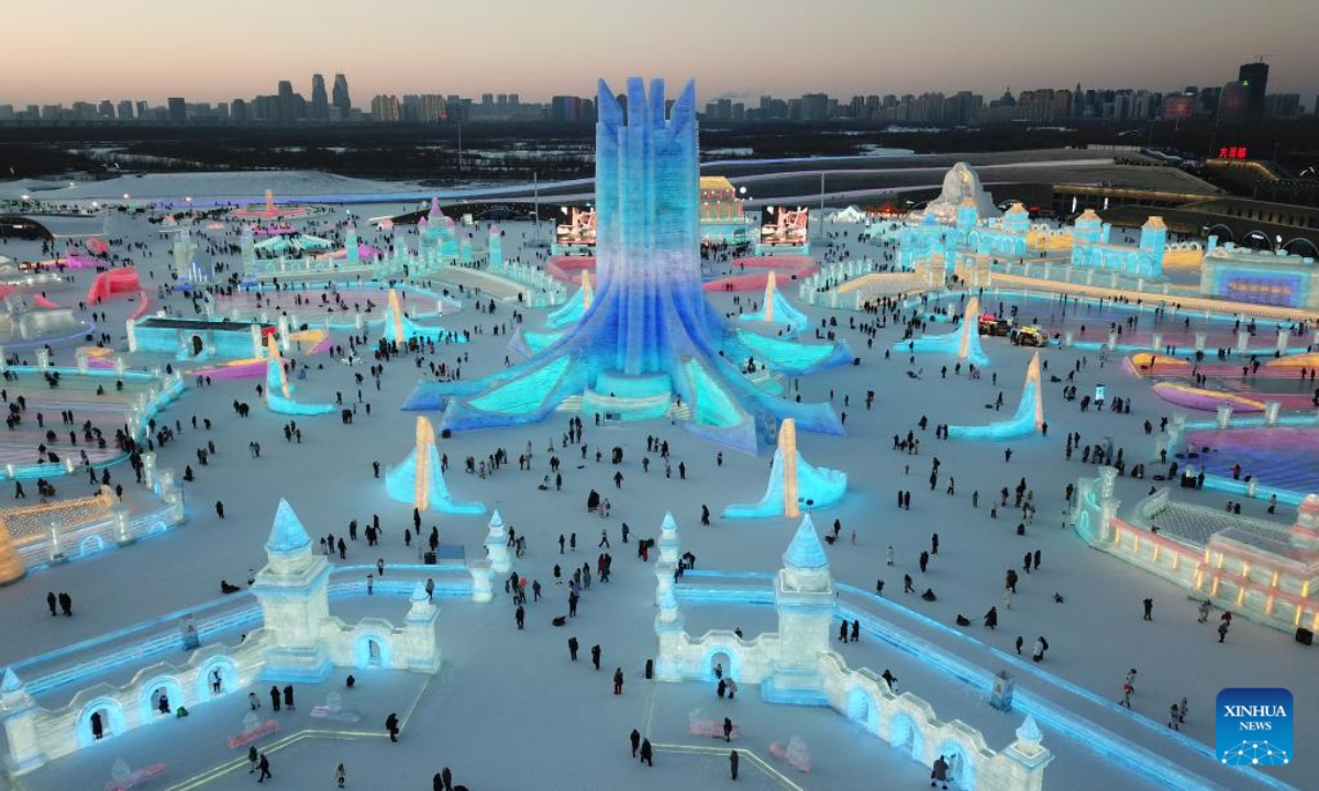 People enjoy themselves at Harbin Ice and Snow World - Global Times