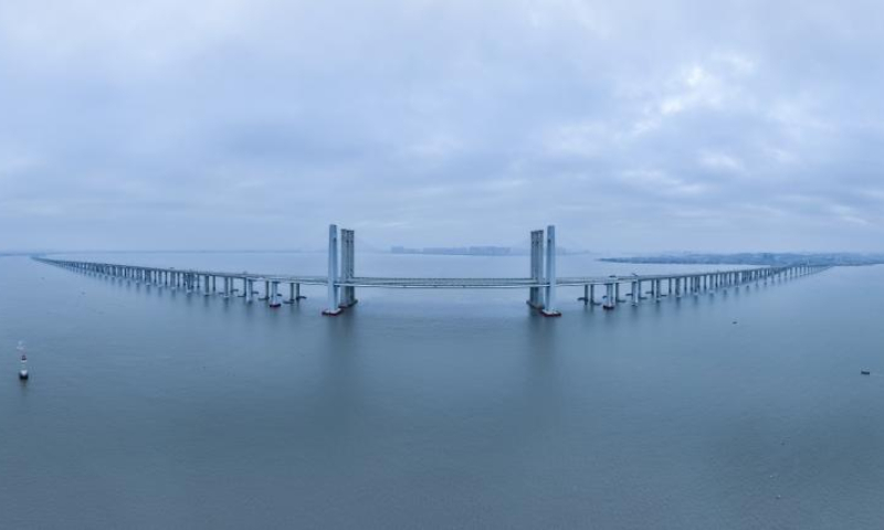 This photo taken on Feb. 4, 2023 shows the Quanzhou Bay cross-sea bridge, a part of the Fuzhou-Xiamen high-speed railway, in southeast China's Fujian Province. Photo: Xinhua