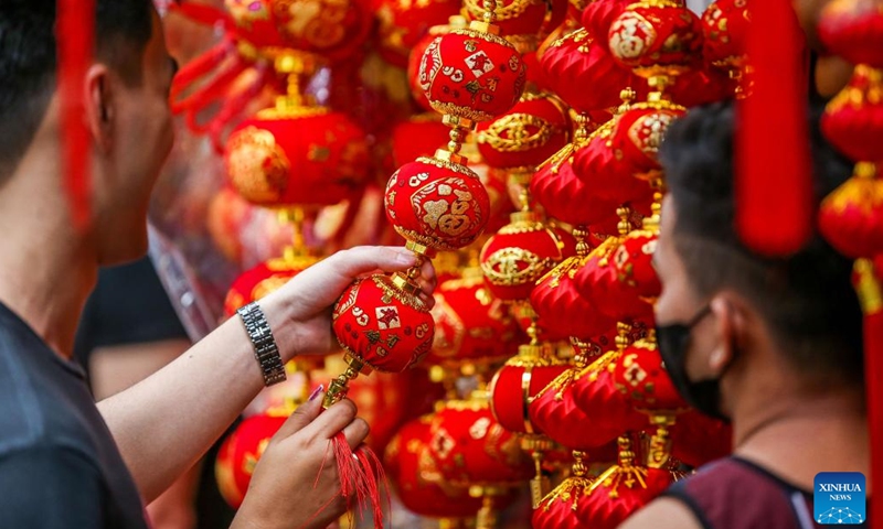 People select decorations for the upcoming lunar New Year at the Chinatown in Manila, the Philippines, Jan. 18, 2023.(Photo: Xinhua)