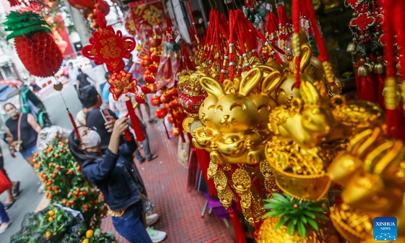 People select decorations for the upcoming lunar New Year at the Chinatown in Manila, the Philippines, Jan. 18, 2023.(Photo: Xinhua)