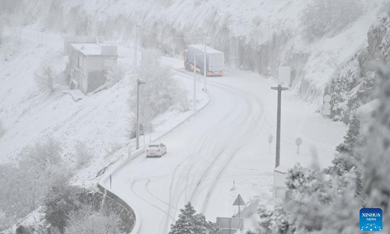 This photo taken on Jan. 21, 2023 shows the snow-covered Adriatic highway in Dupci, Croatia. Part of the highway was closed due to heavy snowfall. Photo: Xinhua