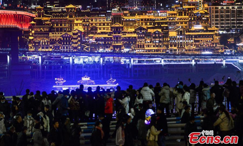 Tourists visit Hongya Cave in Chongqing at night, Jan. 26, 2023. (Photo: China News Service/He Penglei)



