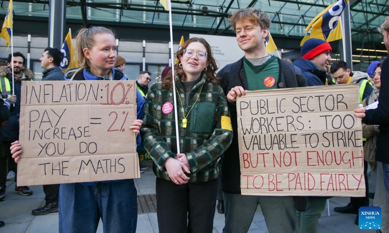 People protest in central London, Britain, on Feb. 1, 2023. Up to half a million British teachers, university staff, train drivers and civil servants went on strike on Wednesday in the largest coordinated action for years amid lengthy disputes over pay.(Photo: Xinhua)