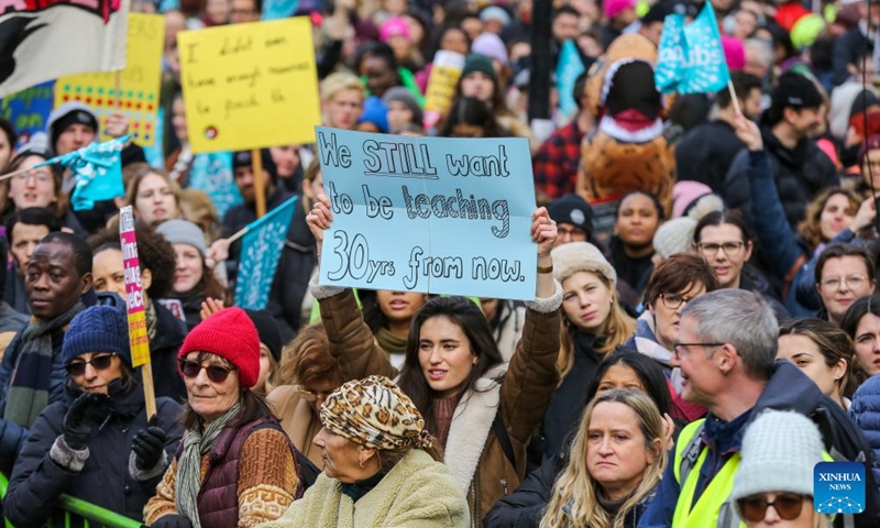 People protest in central London, Britain, on Feb. 1, 2023. Up to half a million British teachers, university staff, train drivers and civil servants went on strike on Wednesday in the largest coordinated action for years amid lengthy disputes over pay.(Photo: Xinhua)