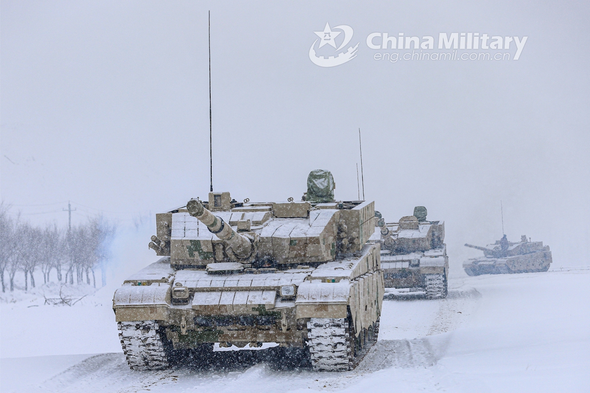 Main battle tanks rumble in snow-covered area - Global Times