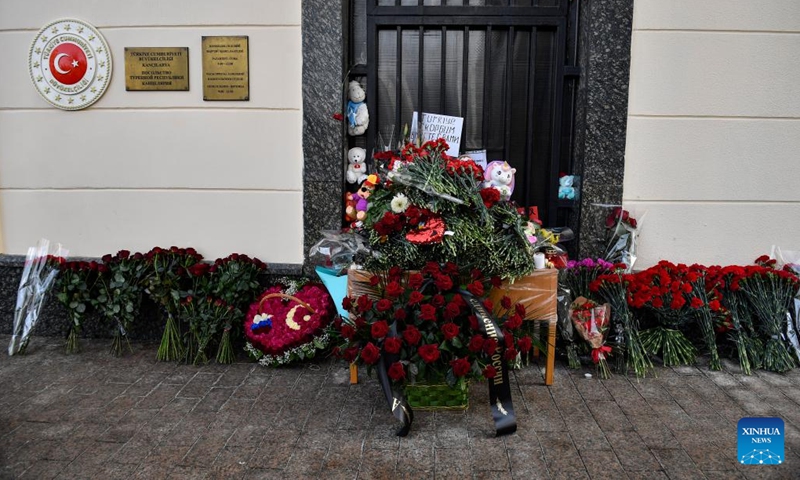 Flowers in commemoration of victims of recent earthquakes in Türkiye are pictured at the Turkish Embassy in Moscow, Russia, on Feb. 8, 2023.(Photo: Xinhua)