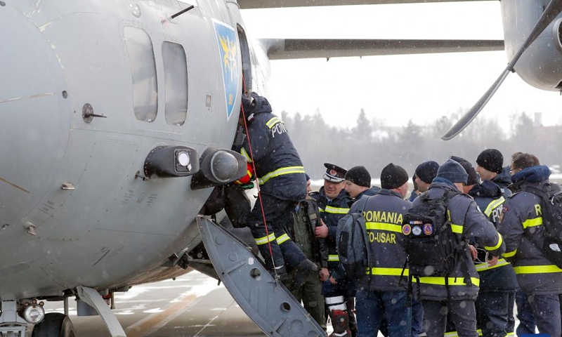 A Romanian rescue team boards a C-27J Spartan aircraft for Türkiye at a military airport in Otopeni, near Bucharest, Romania, on Feb. 8, 2023. Three Romanian military aircraft and one C-17 Globemaster III based in Hungary departed for Türkiye carrying rescuers and equipment to provide assistance for the earthquake-stricken country, according to the Romanian National Defense Ministry.(Photo: Xinhua)