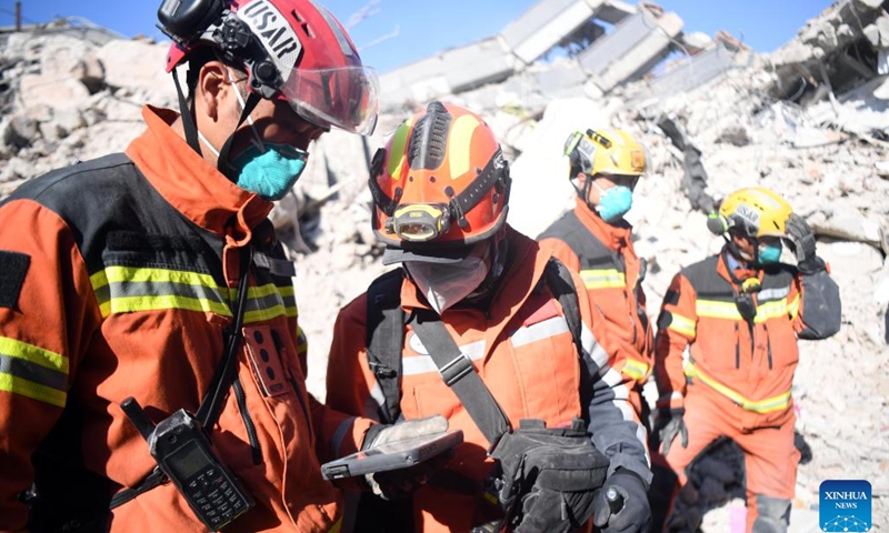 A joint rescue group encompassing members of China Search and Rescue Team and a search and rescue team from the Hong Kong Special Administrative Region (HKSAR) carry out rescue operation among earthquake debris in Antakya, southern province of Hatay, Türkiye, Feb. 14, 2023. China has offered an array of rescue teams and vital items to Türkiye since massive earthquakes and aftershocks jolted the country last week, in an effort to help search for survivors trapped under the rubble.(Photo: Xinhua)