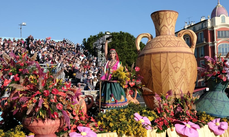 An actress performs during the Battle of the Flowers parade of the Nice Carnival in Nice, France, Feb. 15, 2023.(Photo: Xinhua)