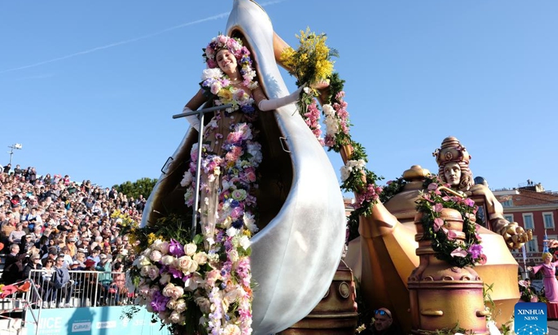 An actress performs during the Battle of the Flowers parade of the Nice Carnival in Nice, France, Feb. 15, 2023.(Photo: Xinhua)