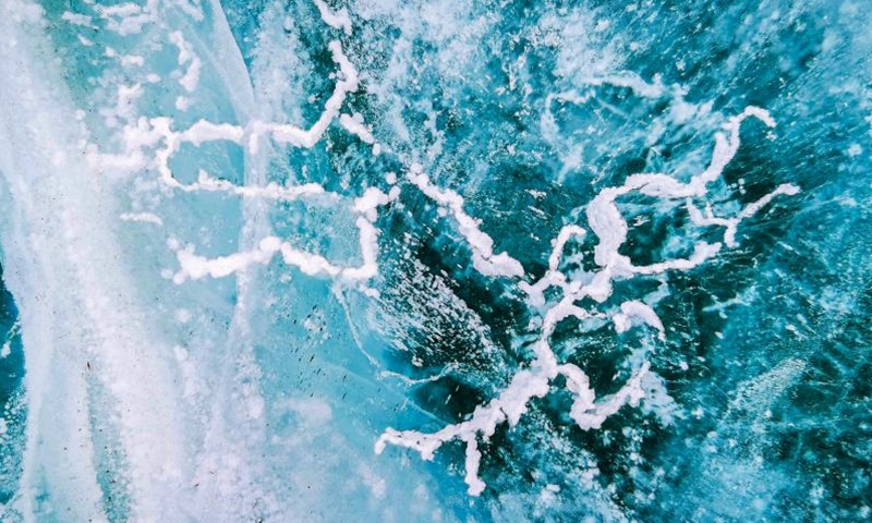 This photo taken with a mobile phone on Feb. 20, 2023 shows a view of an icy lake at the foot of Mount Qungmknag in Nyemo County of Lhasa, southwest China's Tibet Autonomous Region.(Photo: Xinhua)