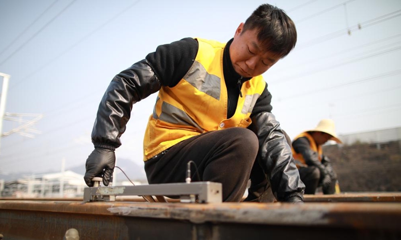 A technician uses a flaw detector to detect rail track near the Duyun East Railway Station along Guiyang-Nanning high-speed railway in Duyun, southwest China's Guizhou Province, Feb. 27, 2023. The Guiyang-Nanning high-speed railway, with a maximum speed of 350 km per hour, is expected to go into service in 2023.(Photo: Xinhua)